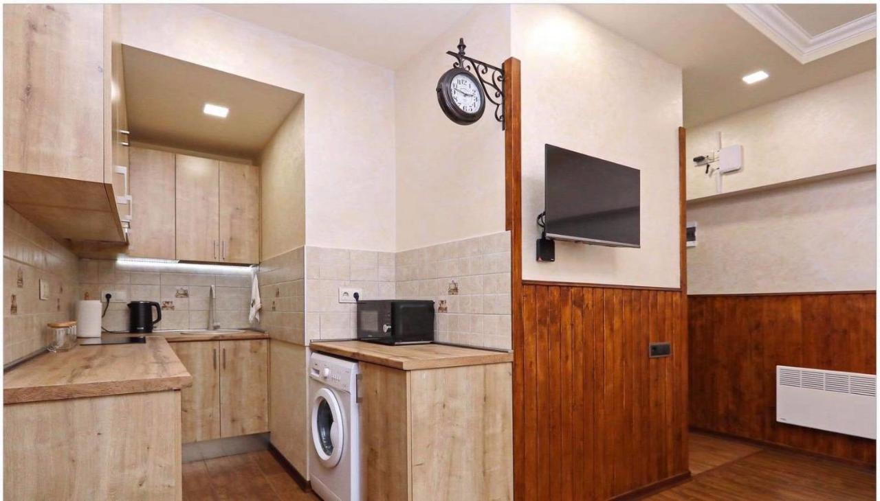 Family Mini-Hotel Martirosyan'S And Tours 耶烈万 外观 照片