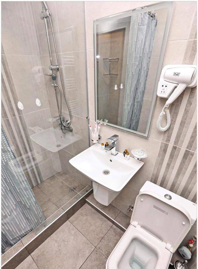 Family Mini-Hotel Martirosyan'S And Tours 耶烈万 外观 照片