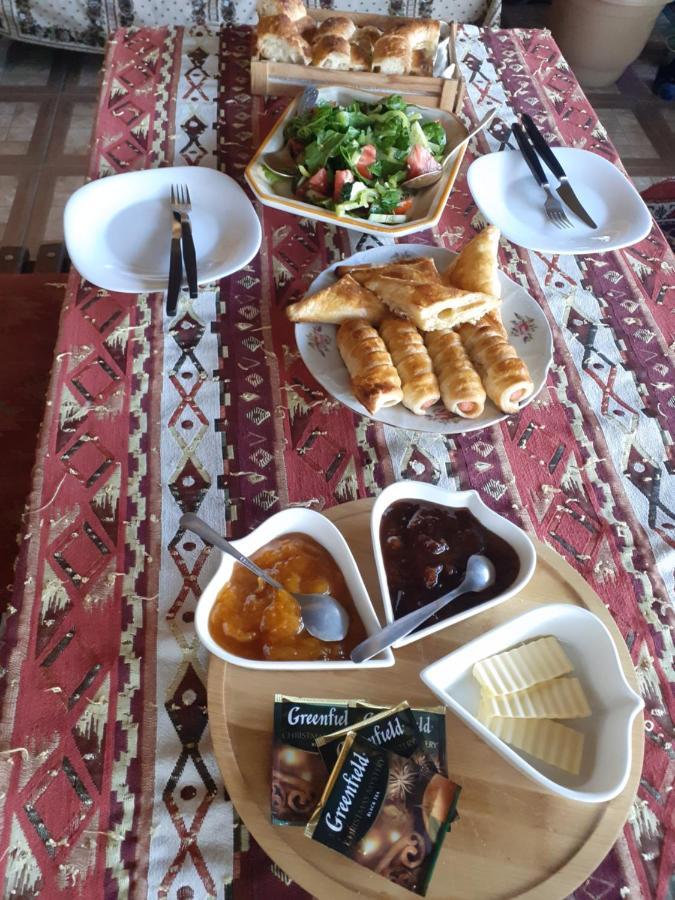 Family Mini-Hotel Martirosyan'S And Tours 耶烈万 外观 照片