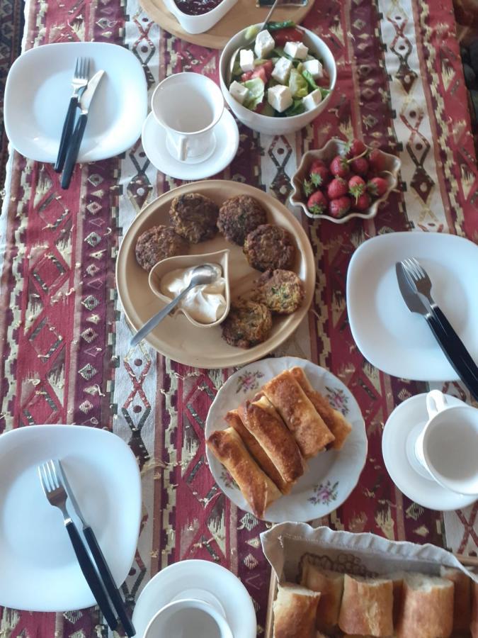 Family Mini-Hotel Martirosyan'S And Tours 耶烈万 外观 照片