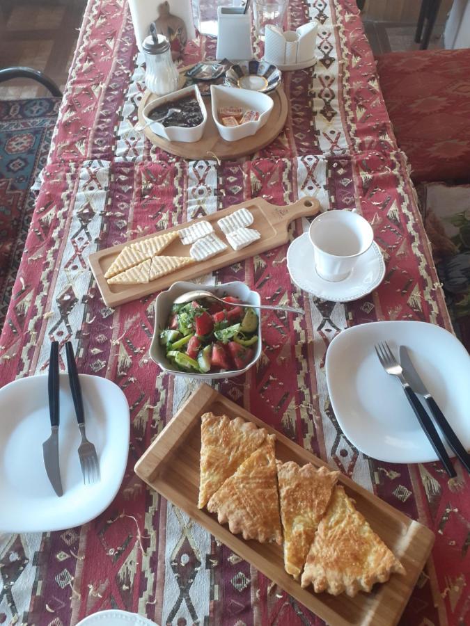 Family Mini-Hotel Martirosyan'S And Tours 耶烈万 外观 照片