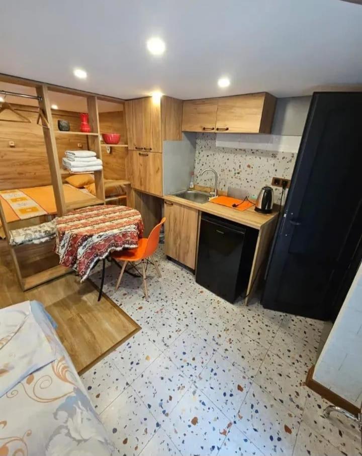 Family Mini-Hotel Martirosyan'S And Tours 耶烈万 外观 照片