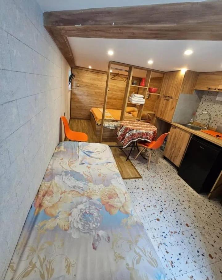 Family Mini-Hotel Martirosyan'S And Tours 耶烈万 外观 照片