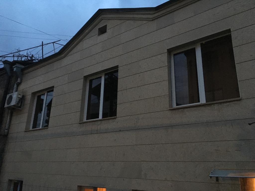 Family Mini-Hotel Martirosyan'S And Tours 耶烈万 外观 照片