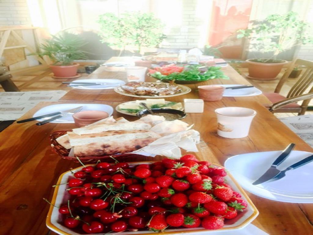 Family Mini-Hotel Martirosyan'S And Tours 耶烈万 外观 照片