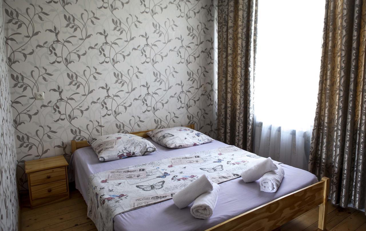 Family Mini-Hotel Martirosyan'S And Tours 耶烈万 外观 照片