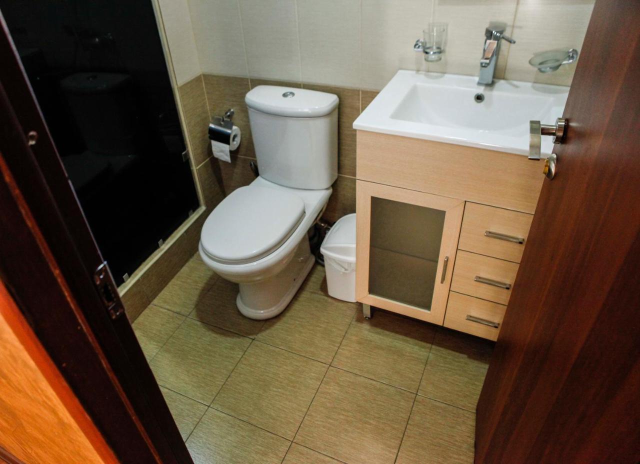 Family Mini-Hotel Martirosyan'S And Tours 耶烈万 外观 照片