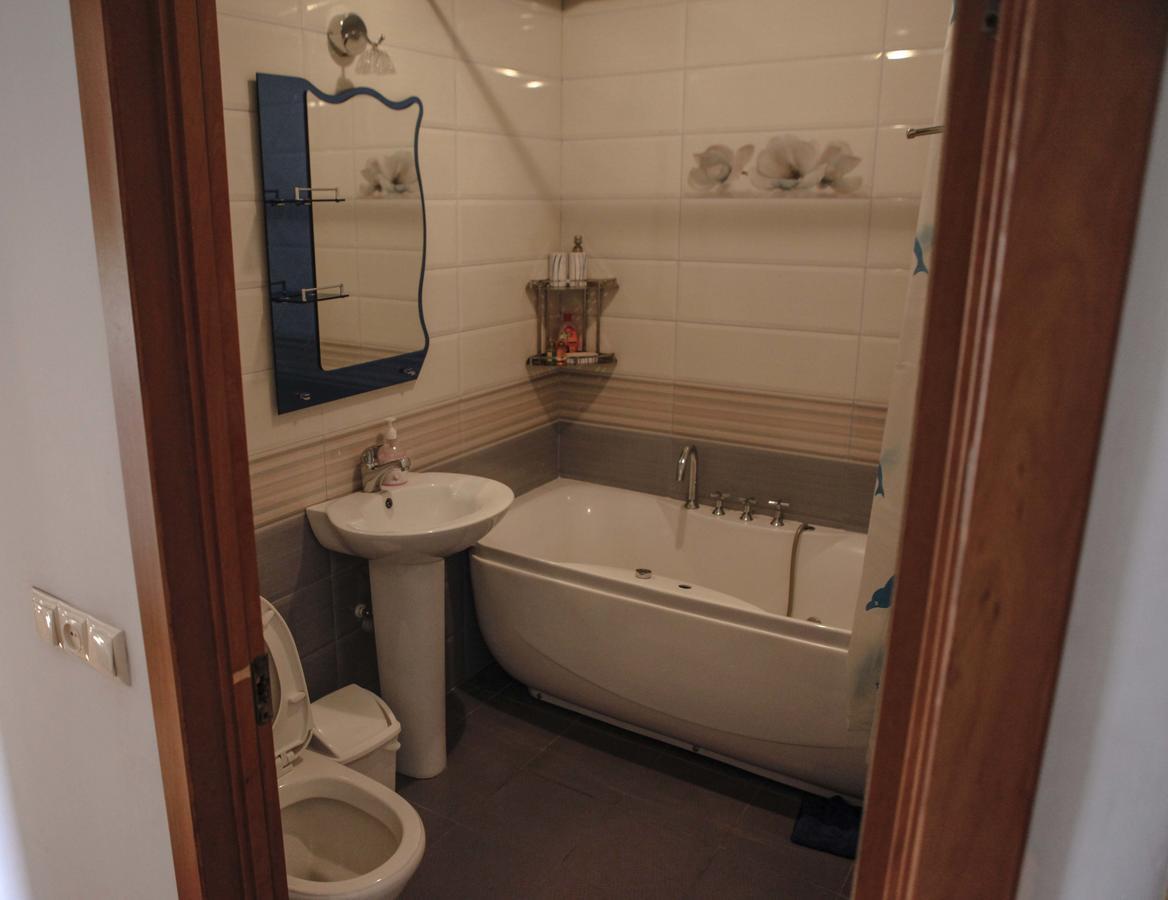 Family Mini-Hotel Martirosyan'S And Tours 耶烈万 外观 照片